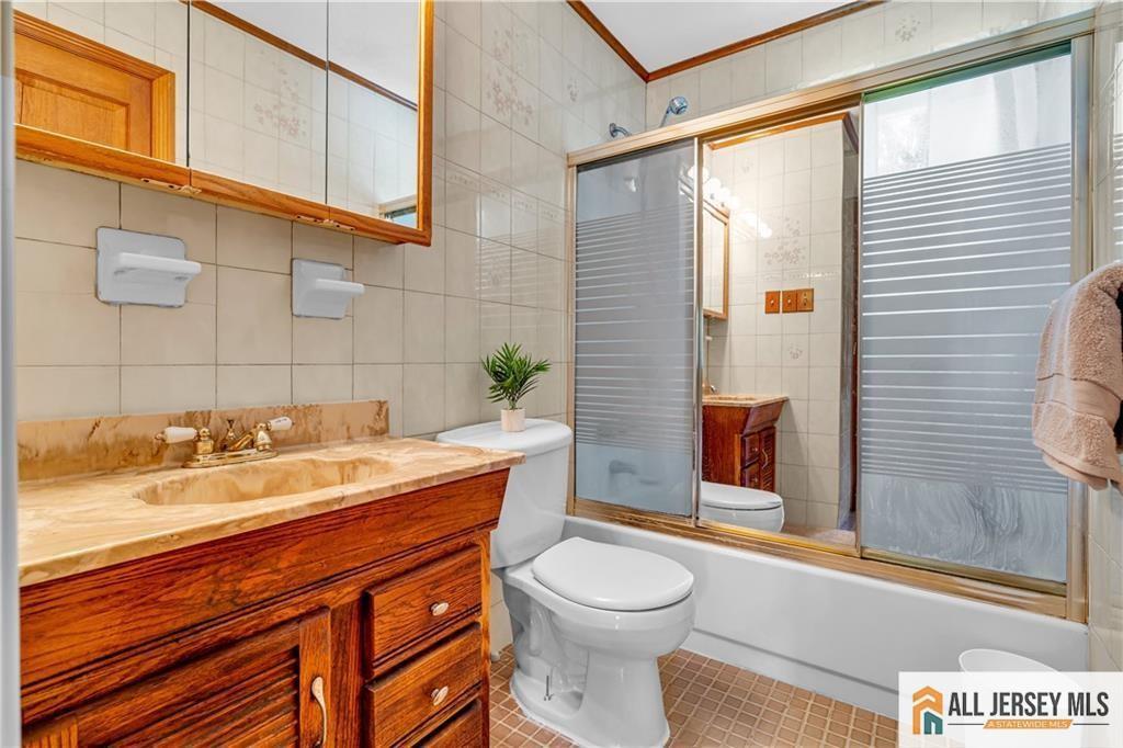 8 Whitehall Avenue, Edison, NJ, 08820 image 24