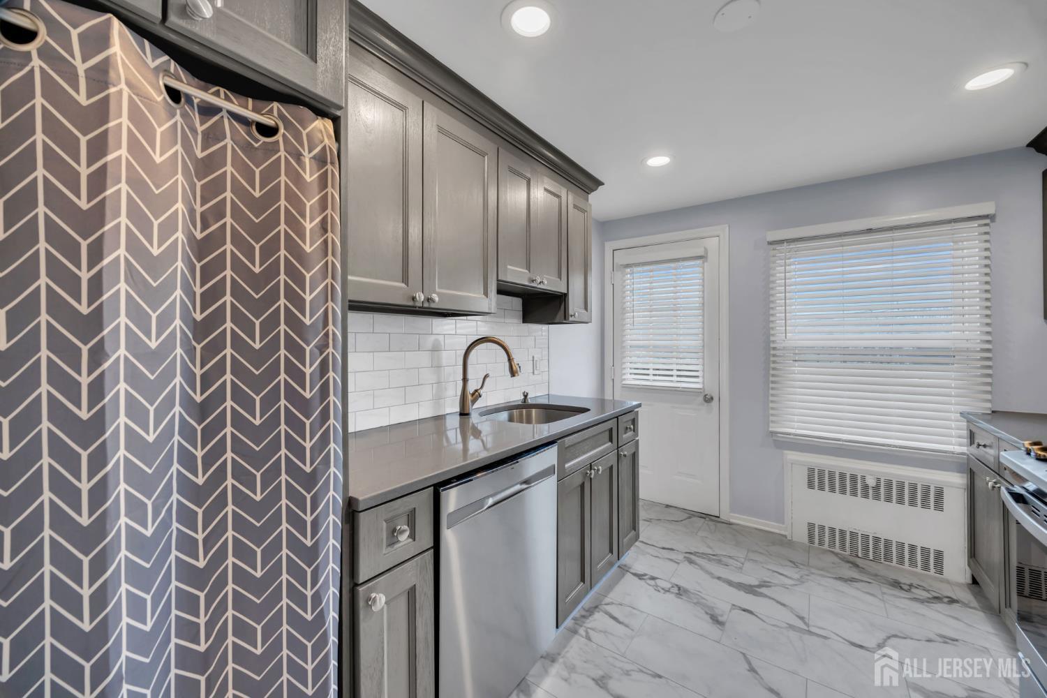 29-B Garfield Park Image 5