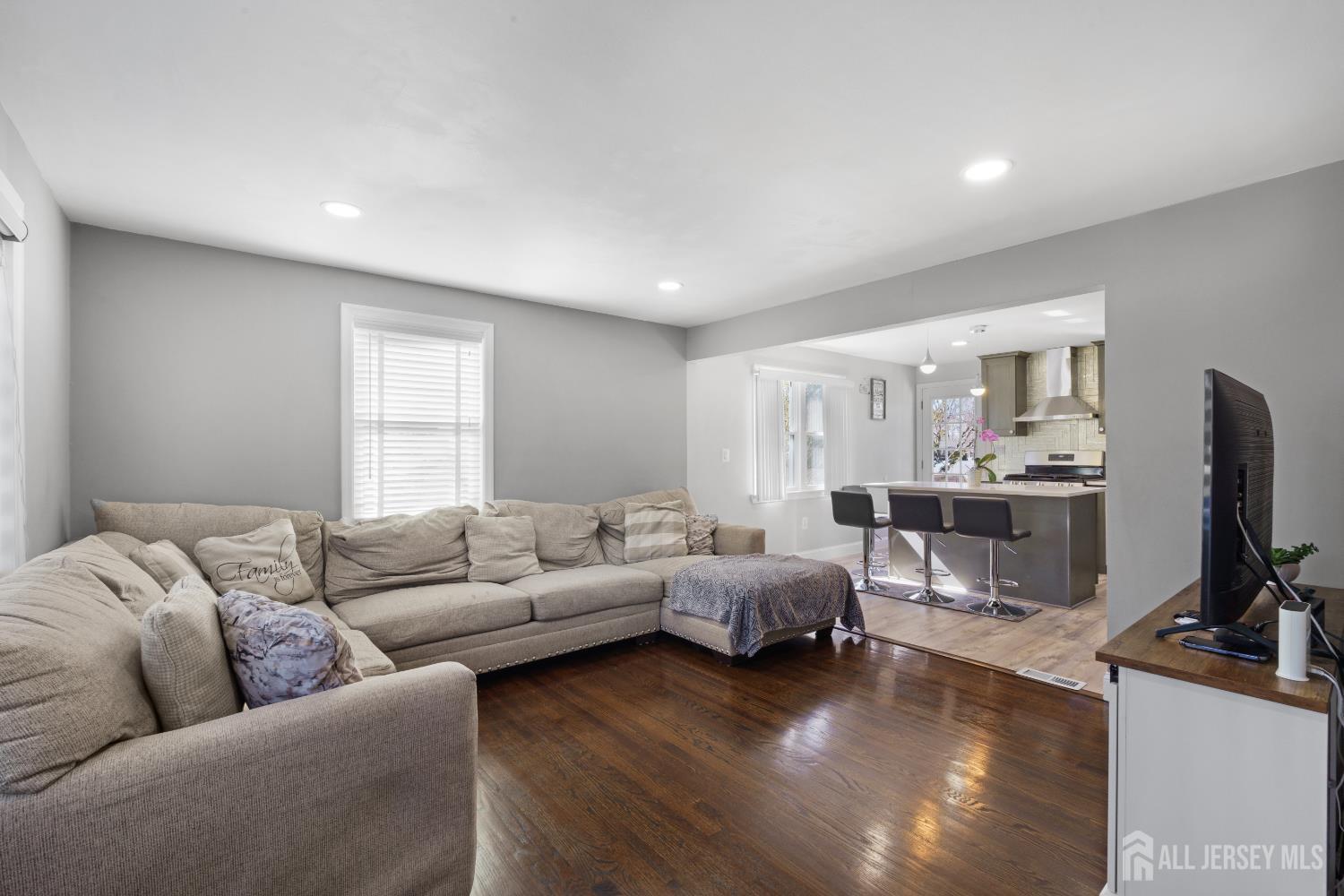 1716 Kenyon Avenue Image 5