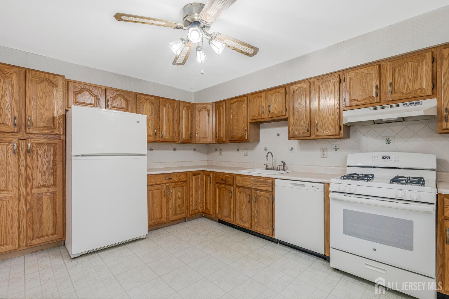 1 Tree Top Road, Middlesex, NJ, 08846 image 11