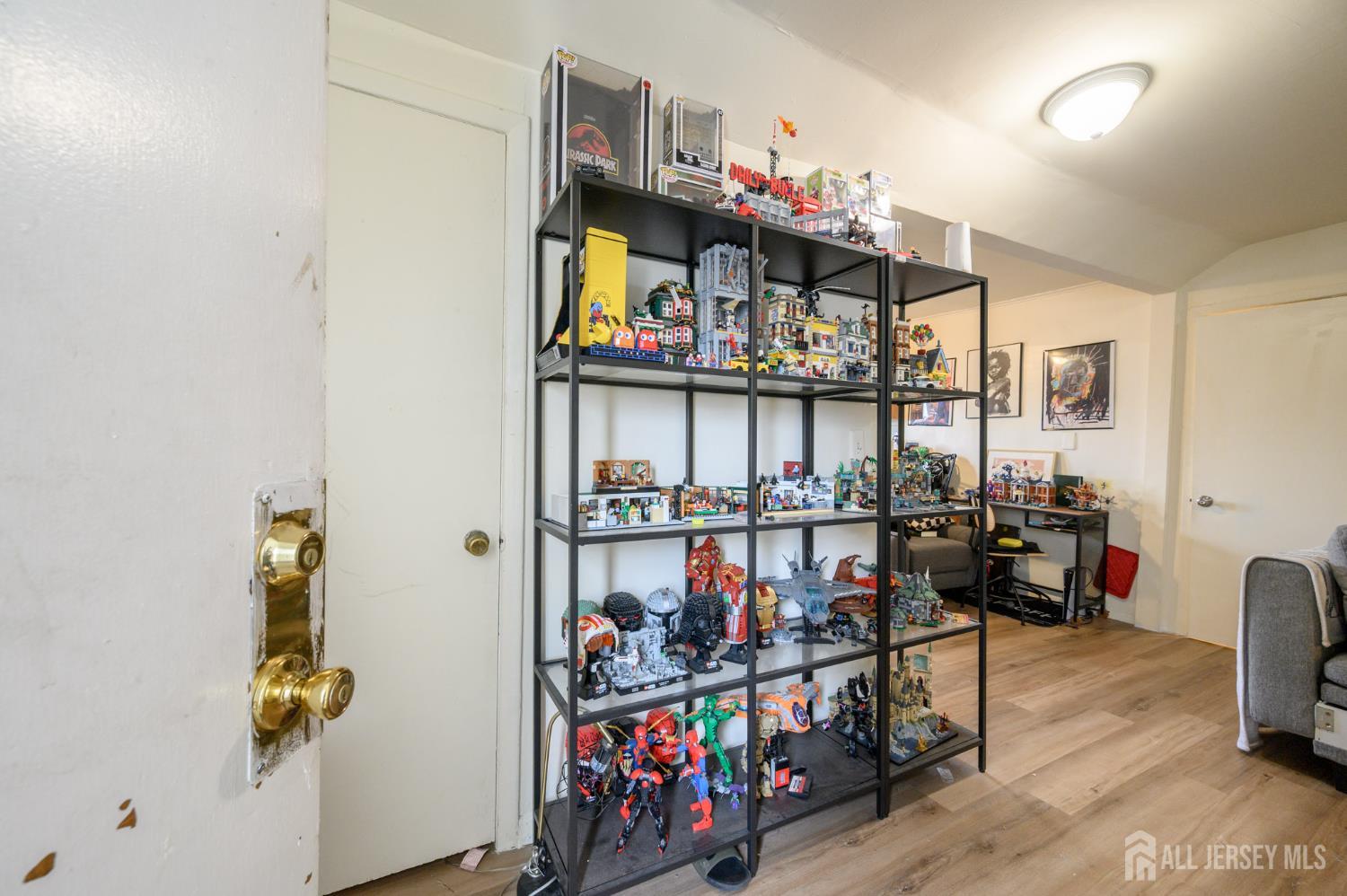 1053 Hunterdon Street, Newark, NJ, 07112 image 32