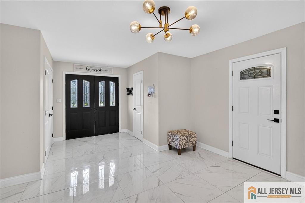 16 Colonial Drive Image 4