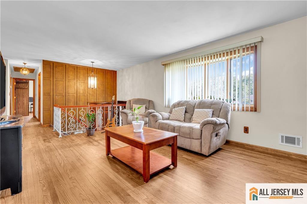 8 Whitehall Avenue, Edison, NJ, 08820 image 13