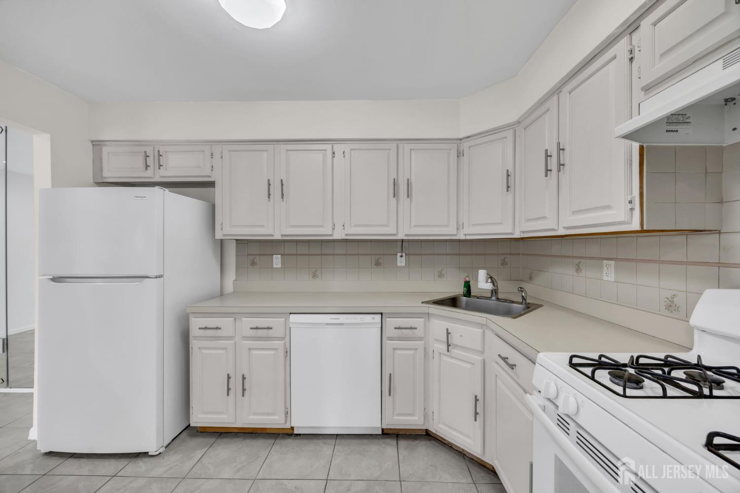 303 Michaels Court, Woodbridge Proper, NJ, 07095 image 7