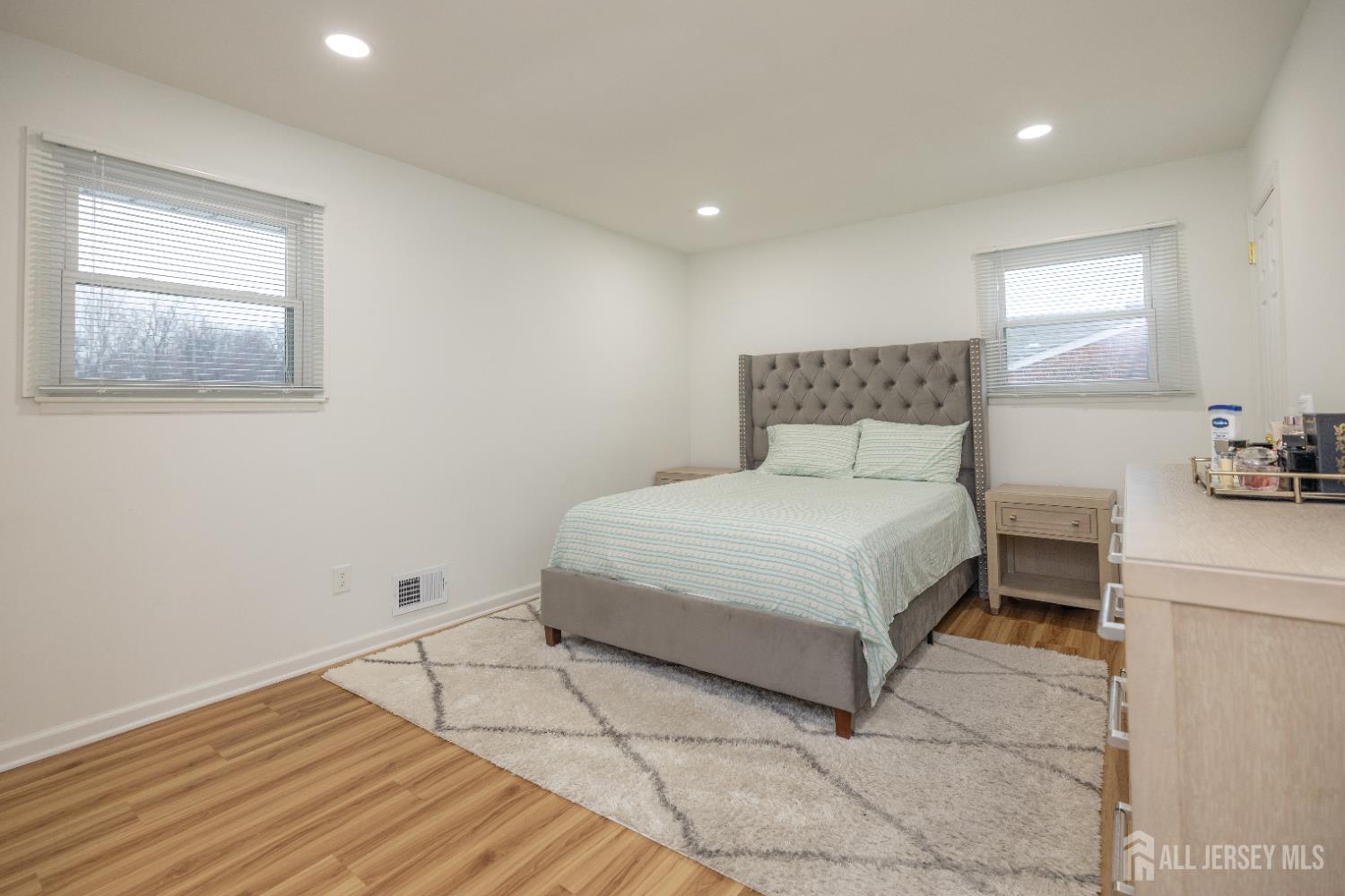 175 E Rosewood Lane Image 2