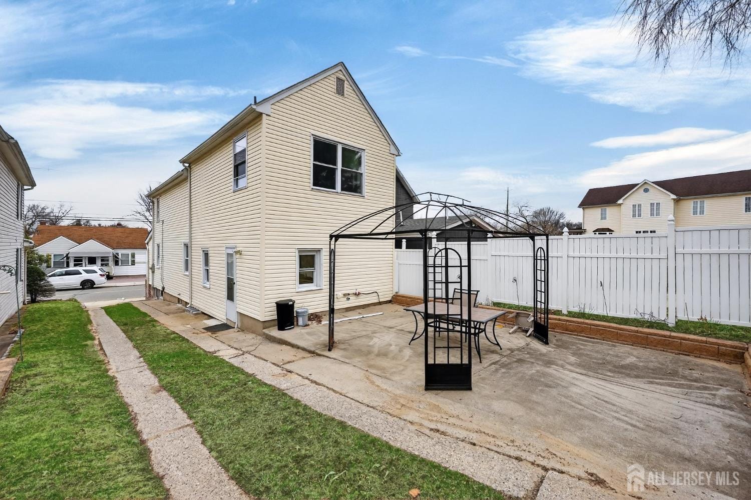 86 Hillside Avenue Image 4