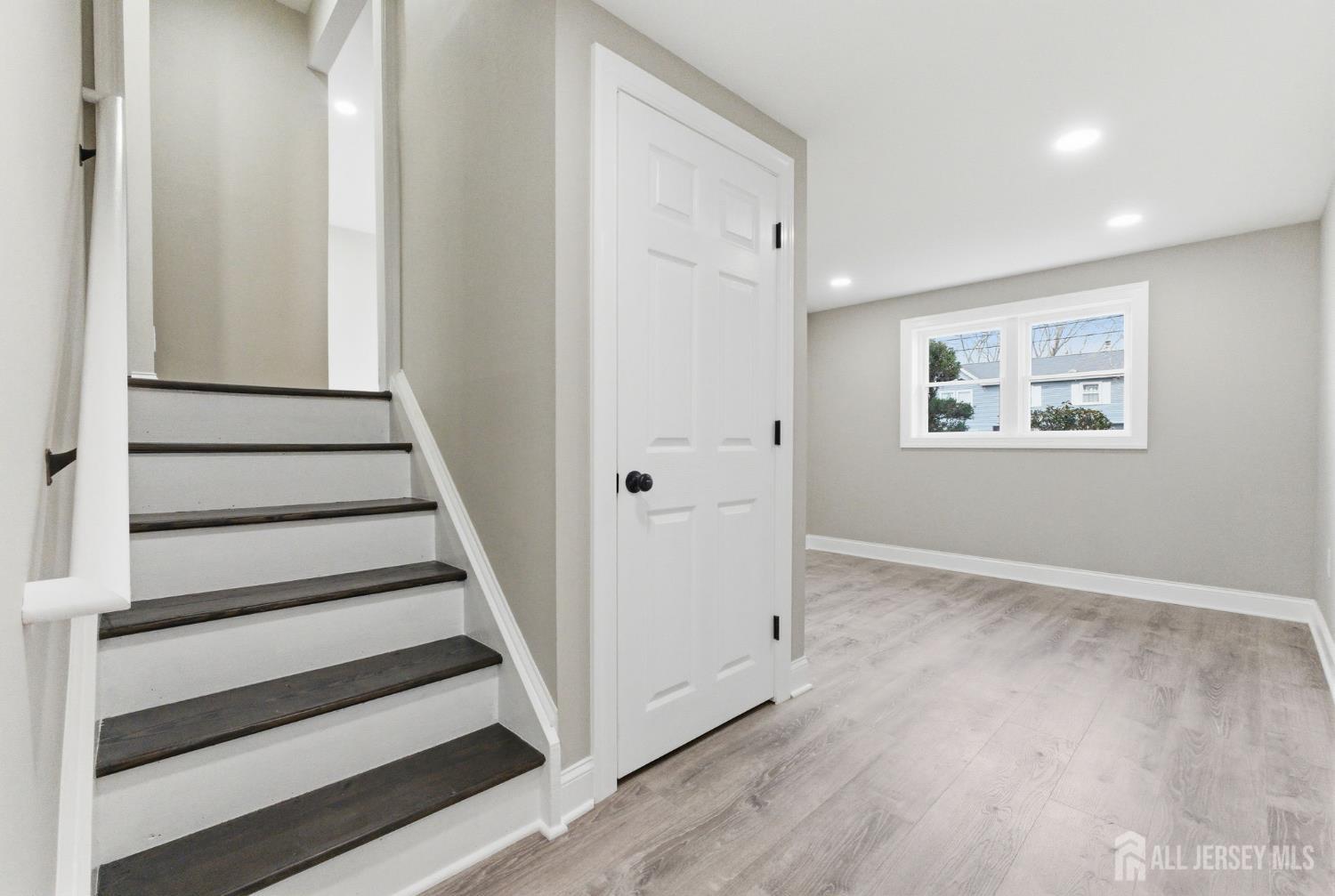 215 Oakmanor Parkway Image 2