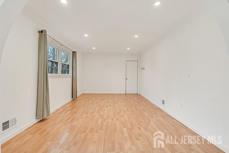 1035 Hillside Drive Image 4