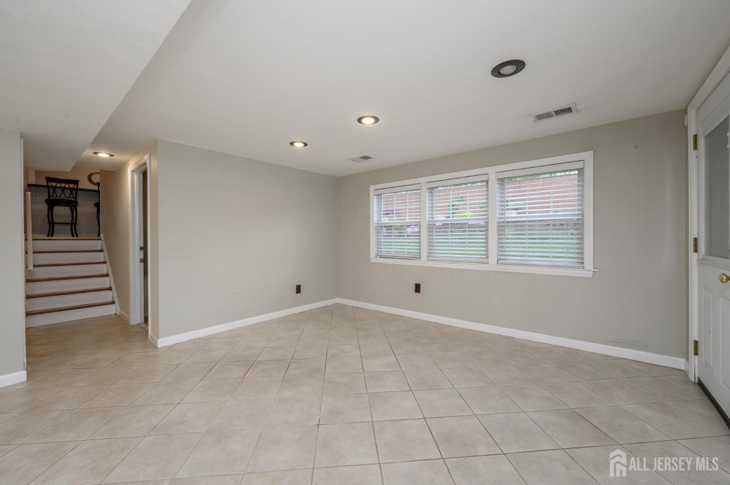 384 Maplewood Avenue, Colonia, NJ, 07067 image 17
