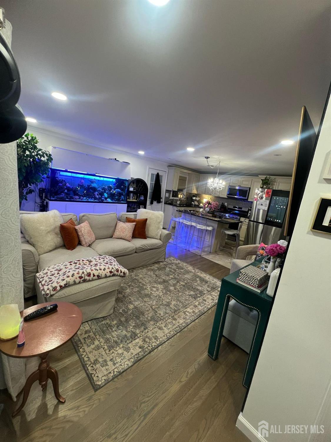 500 KNOFT Street Image 3