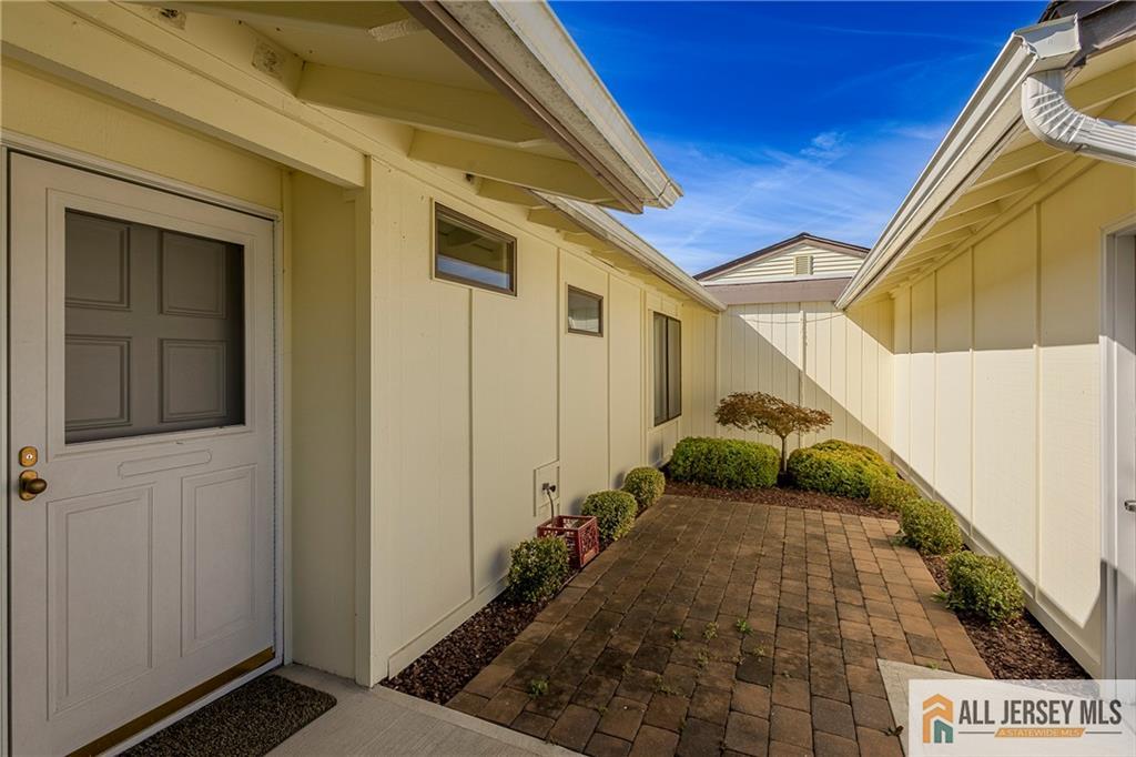 30 Larch Plaza 30A Image 4