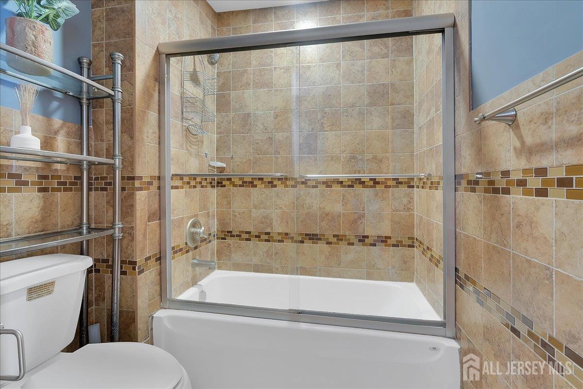 95 E Calvert Avenue, Edison, NJ, 08820 image 28