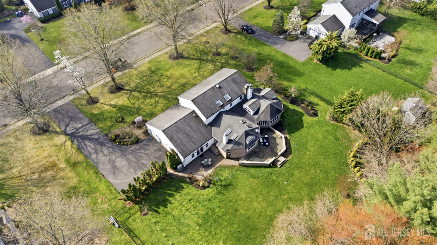 7 Monroe Place Image 1