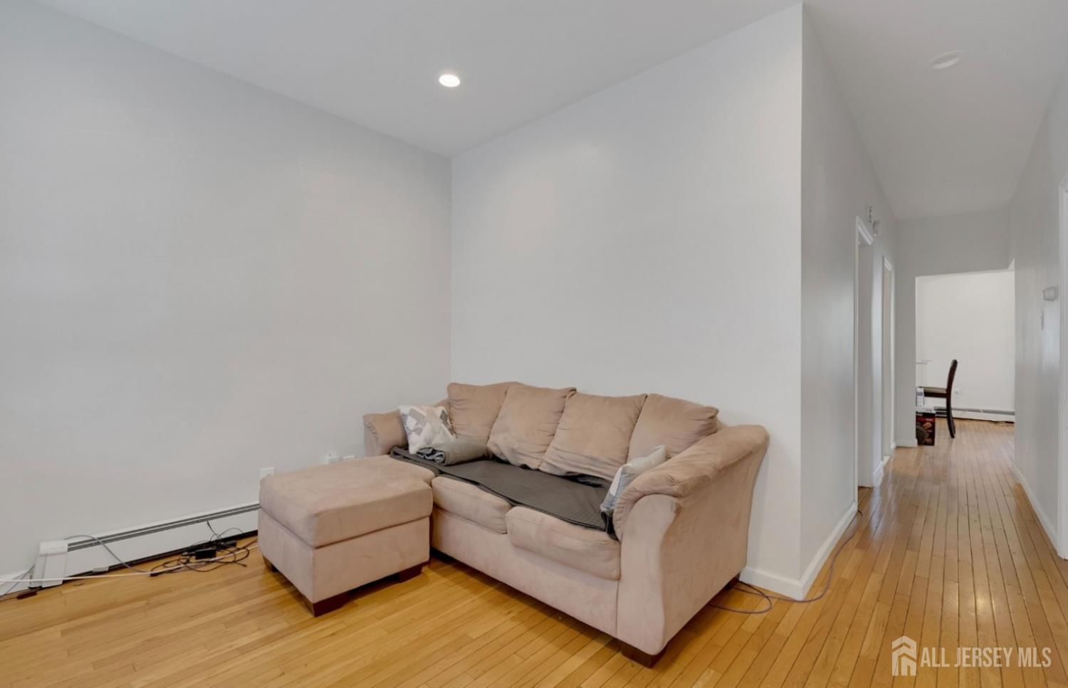 106 Broughton Avenue Image 3