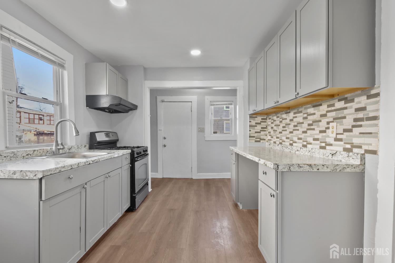 83 May Street Image 2