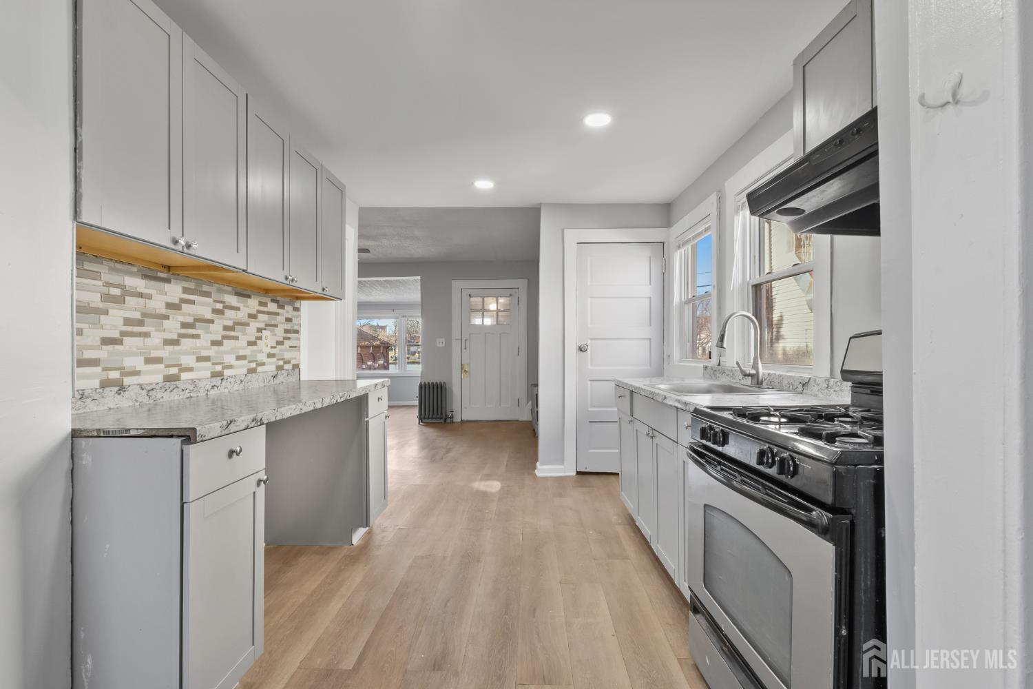 83 May Street Image 3