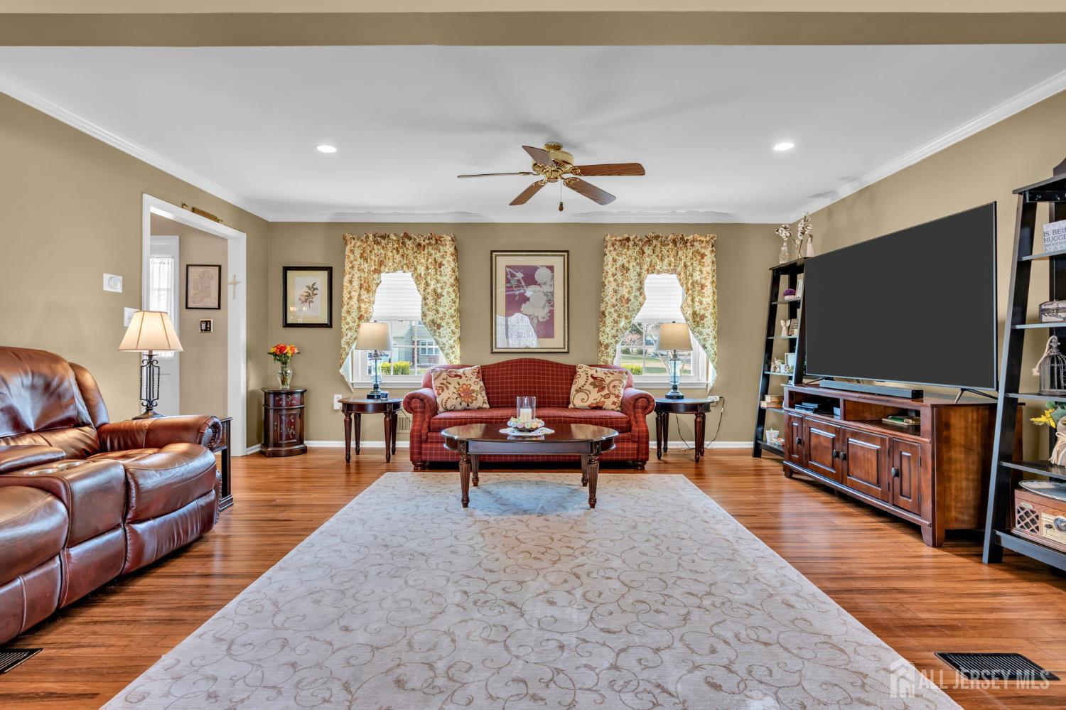 27 HERON Drive Image 4