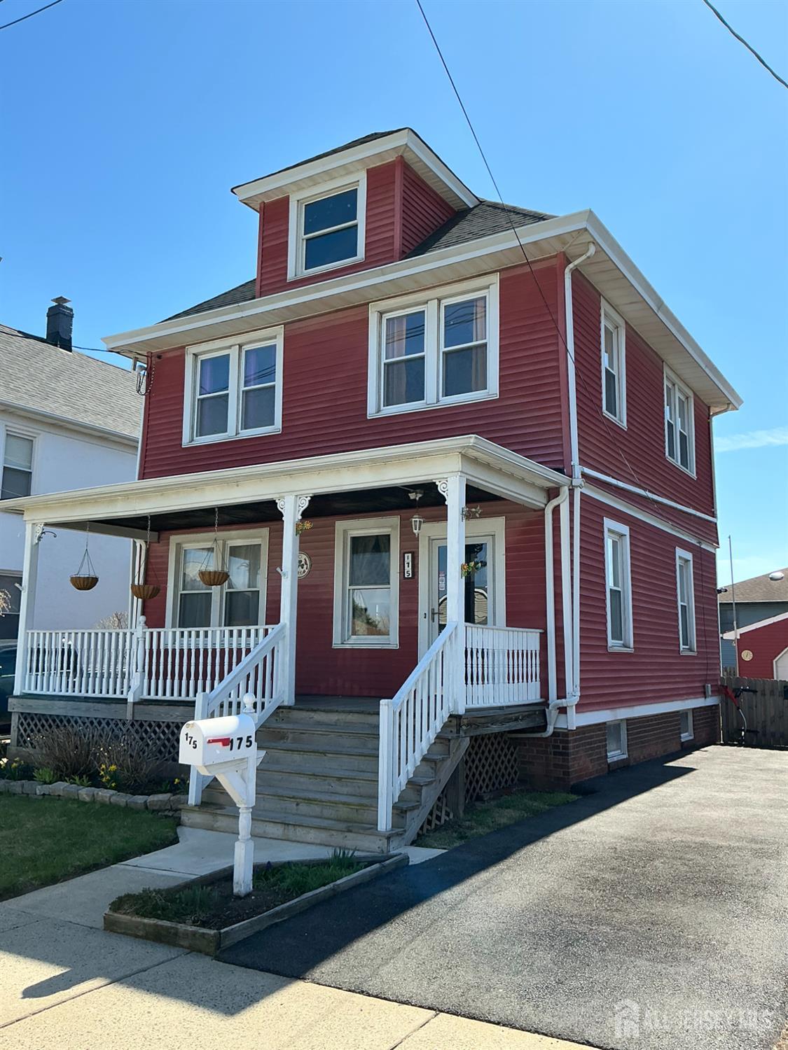 175 Grenville Street Image 2