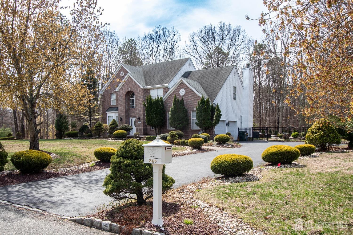 845 Woodbury Drive Image 2