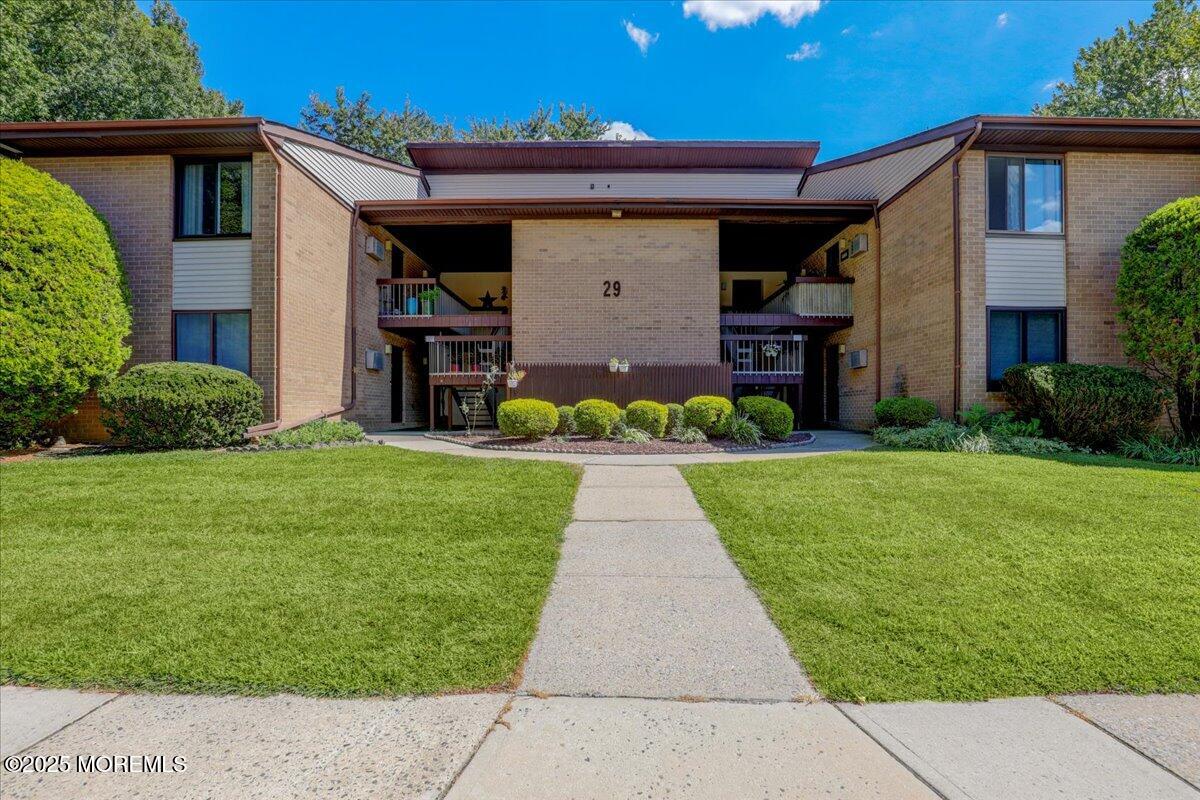 29 Meadow Green Circle A, Manalapan, NJ, 07726