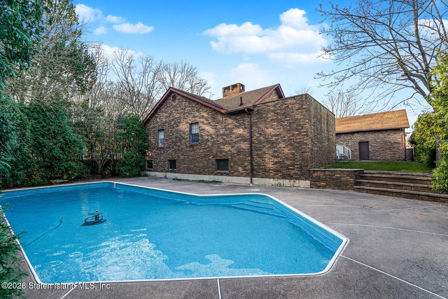 77 Irvington Street Image 4