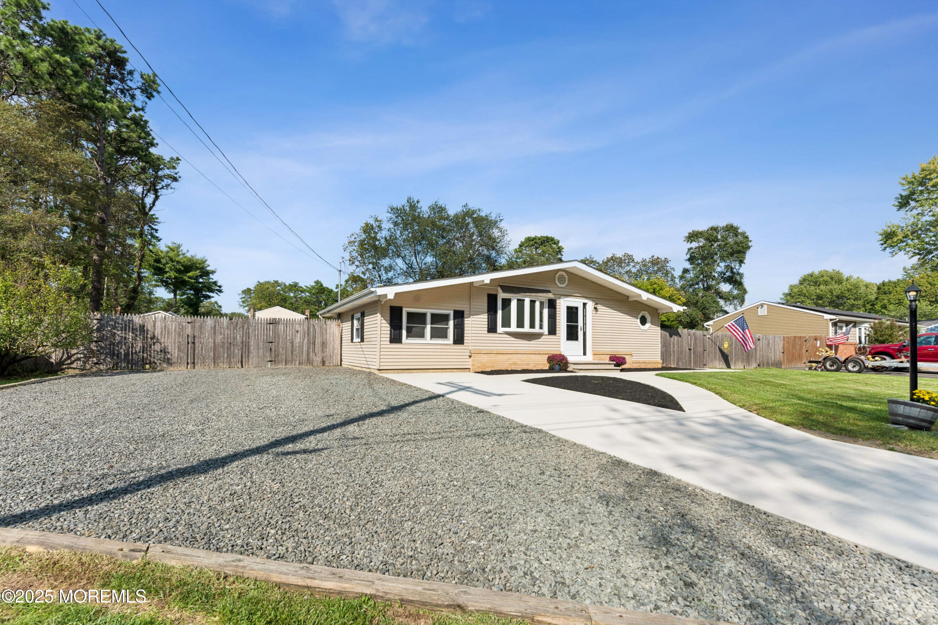 224 Hawaii Drive Image 2