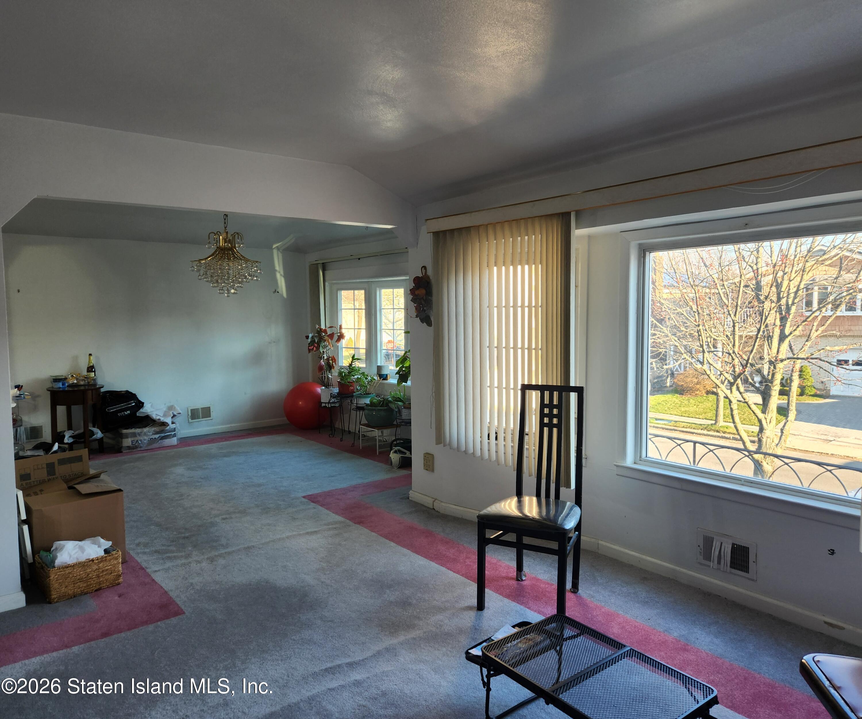 137 Laredo Avenue Image 2