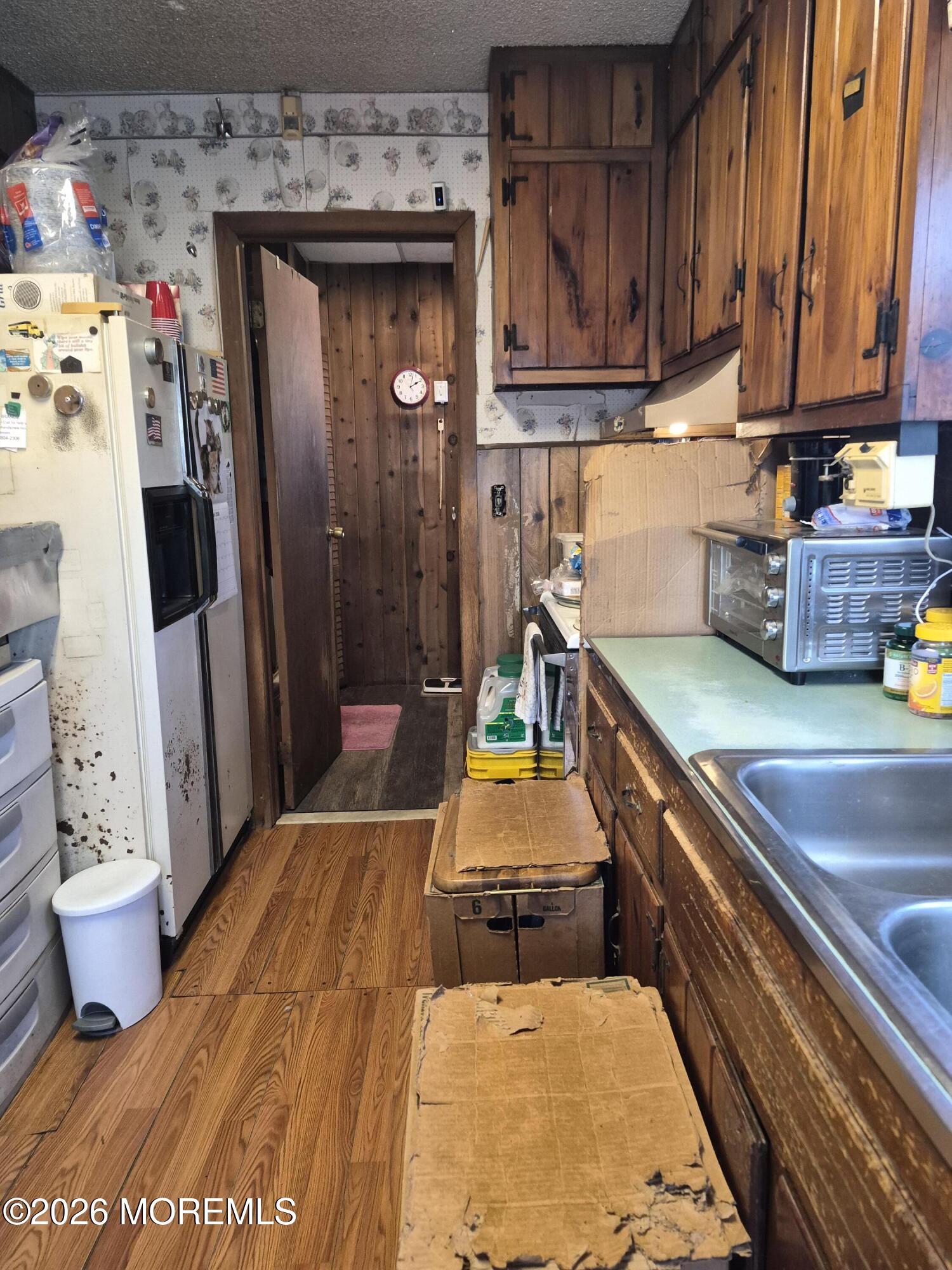 21 Cedar Swamp Road Image 4