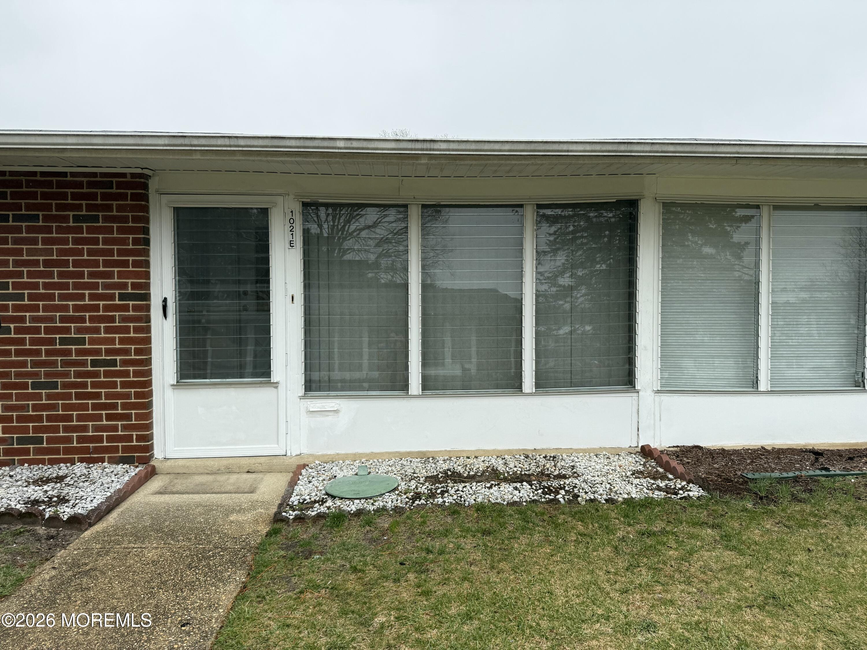 1021 Aberdeen Drive E Image 2