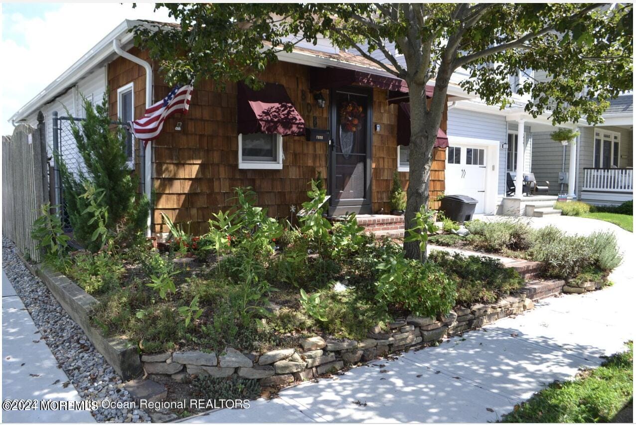 1808 Pine Terrace Image 2