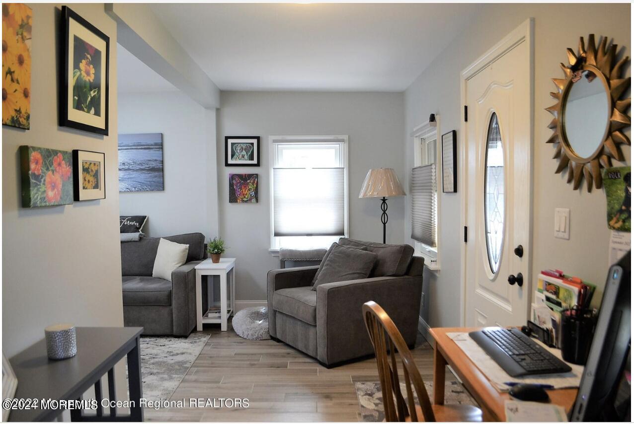 1808 Pine Terrace Image 3