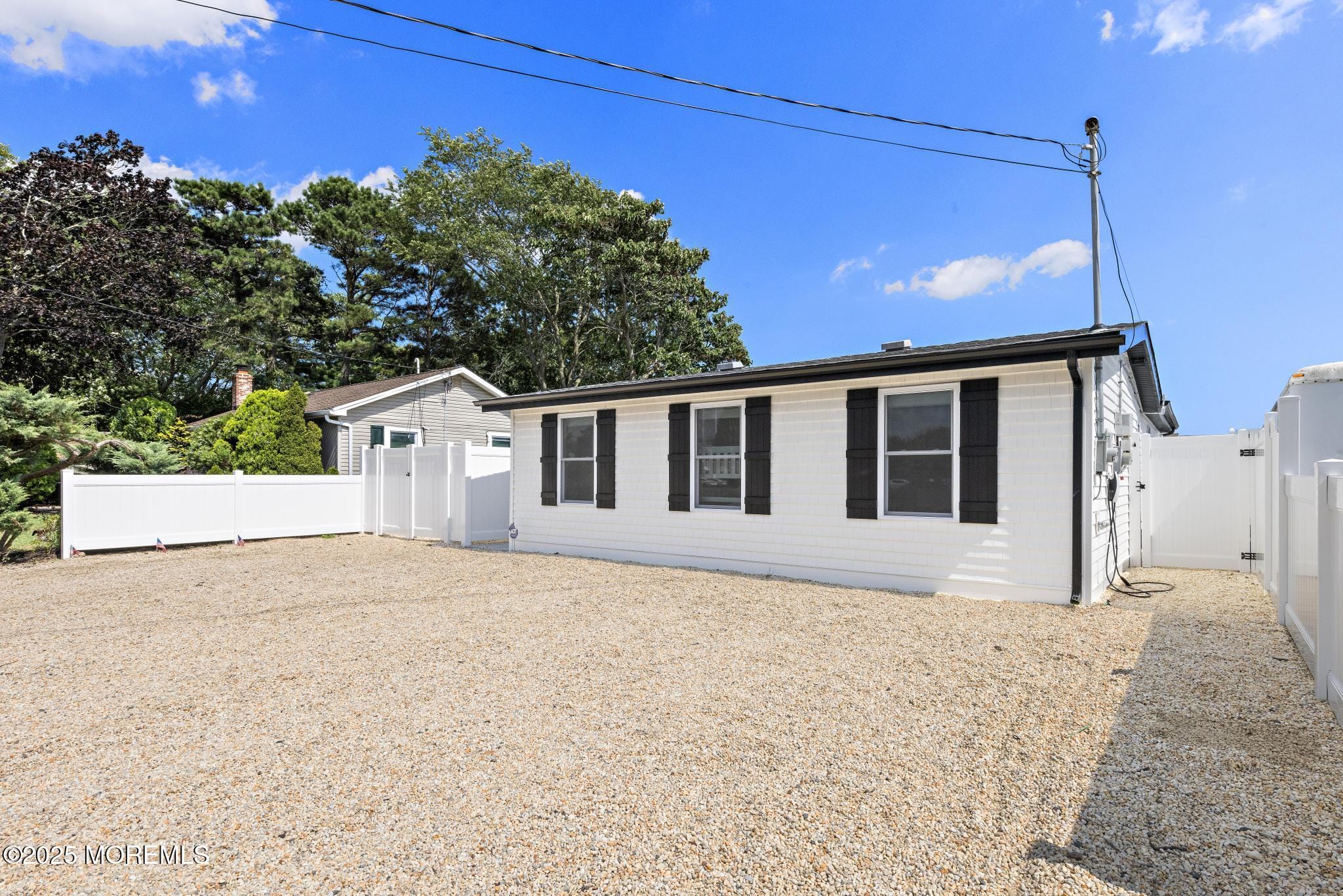 11 Charles Boulevard Image 4