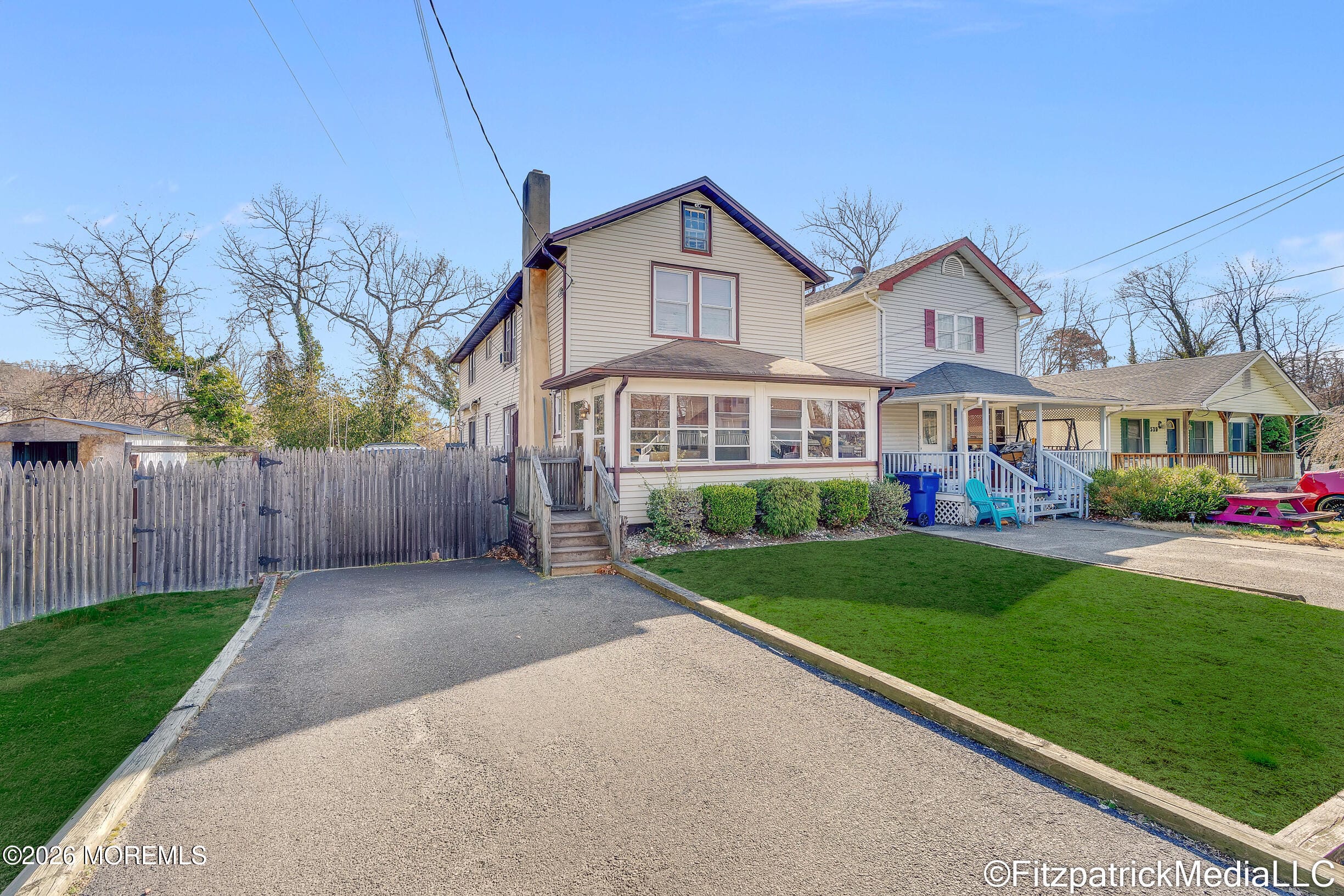 543 N Riverside Drive Image 3