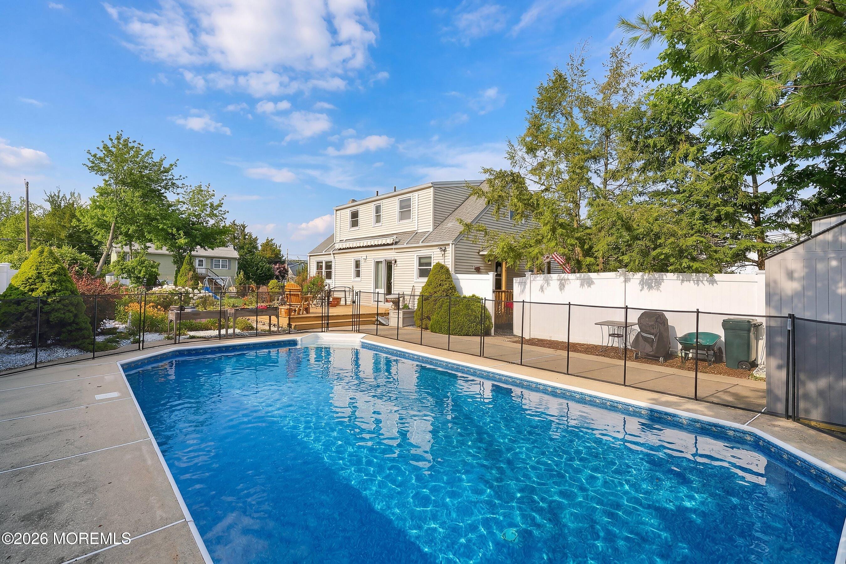 2711 Johnson Street Image 5