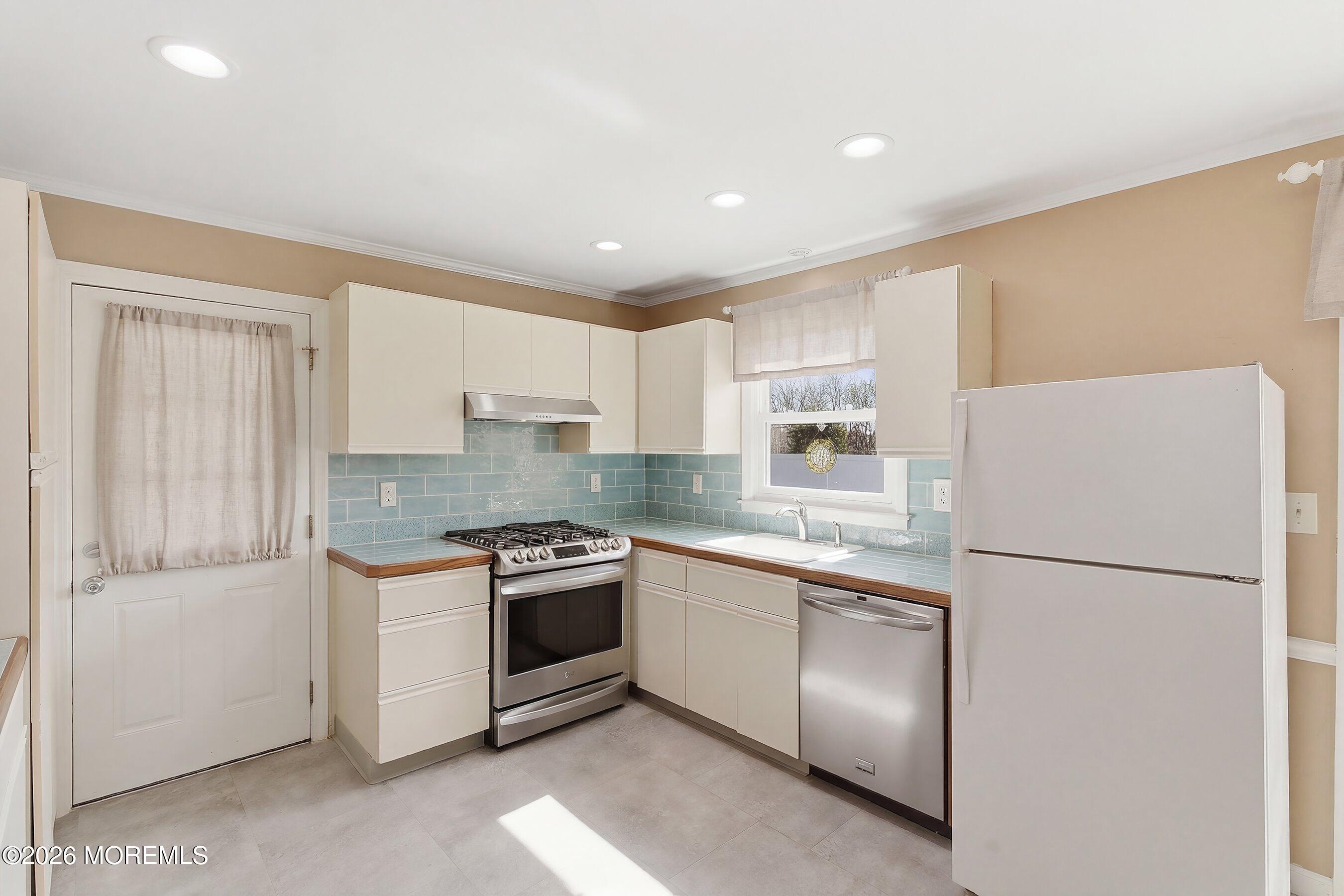 2711 Johnson Street, Wall, NJ, 07719 image 20