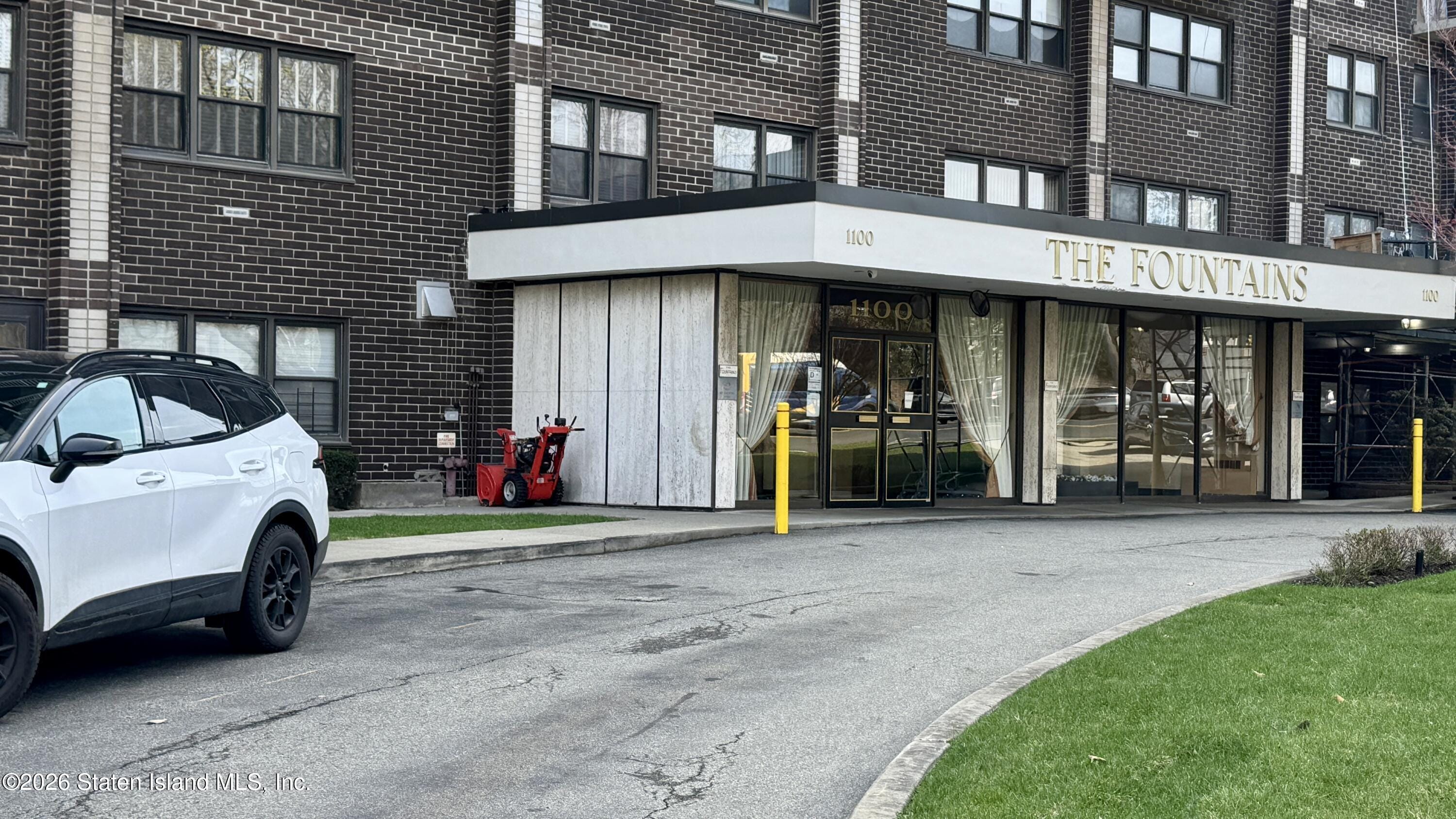 1100 Clove Road 2b Image 2