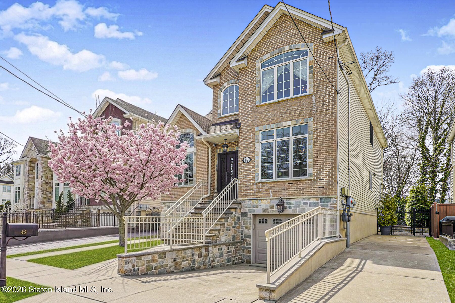 42 Serena Court, Staten Island, NY, 10312