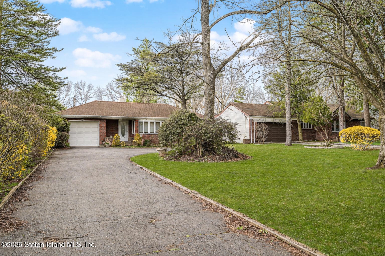1596 Forest Hill Road Image 3