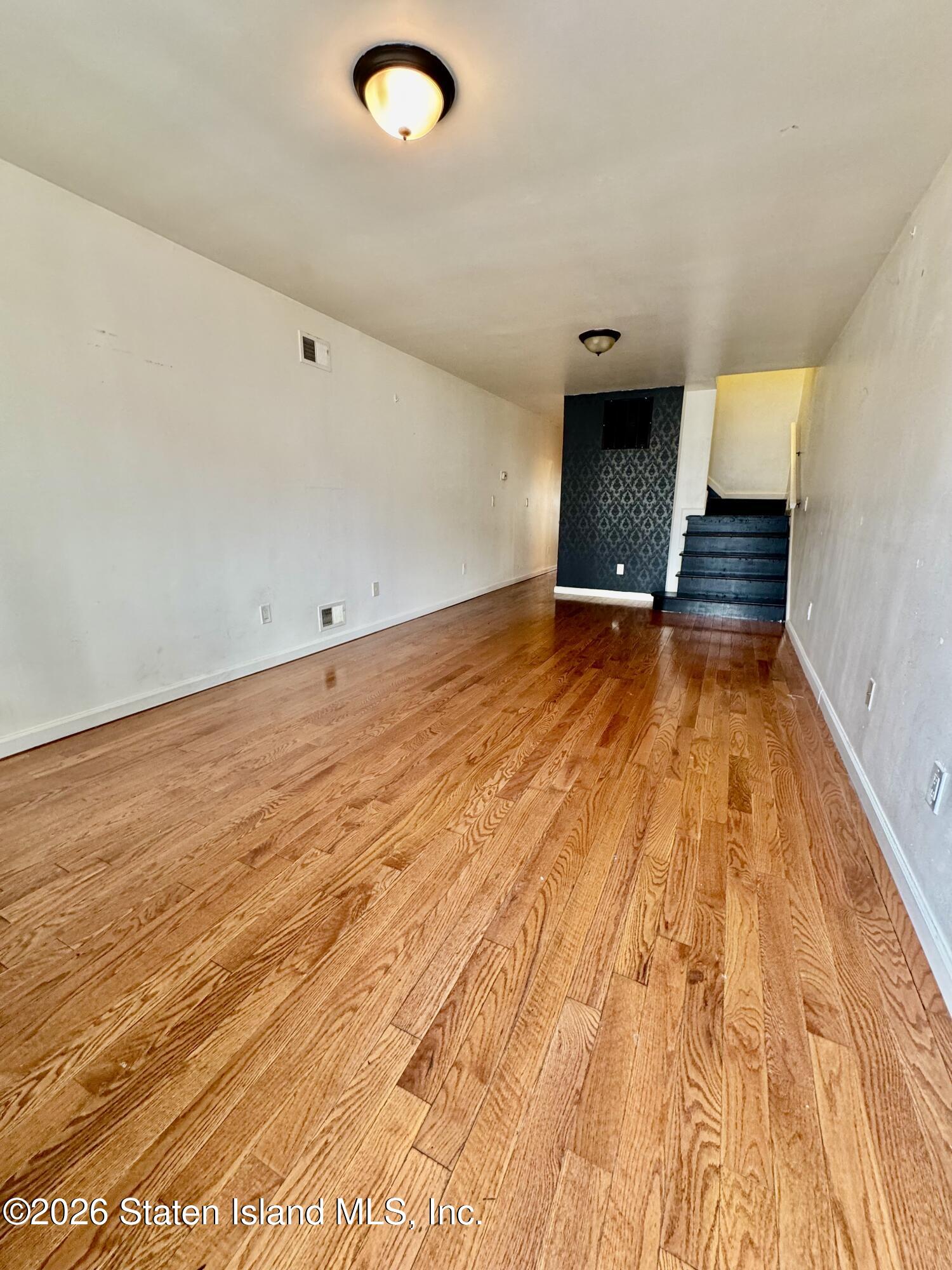 40 Grove Avenue Image 5