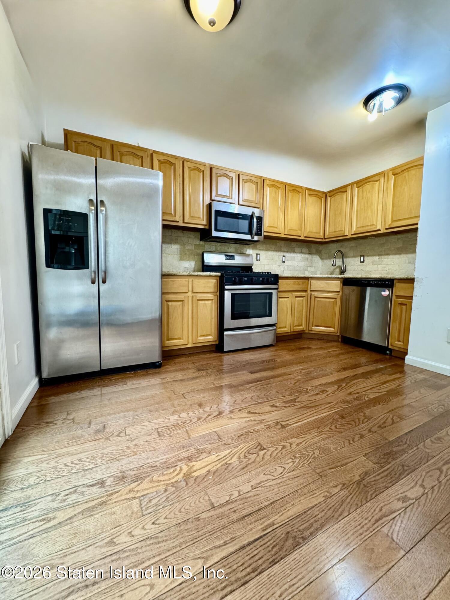 40 Grove Avenue Image 2