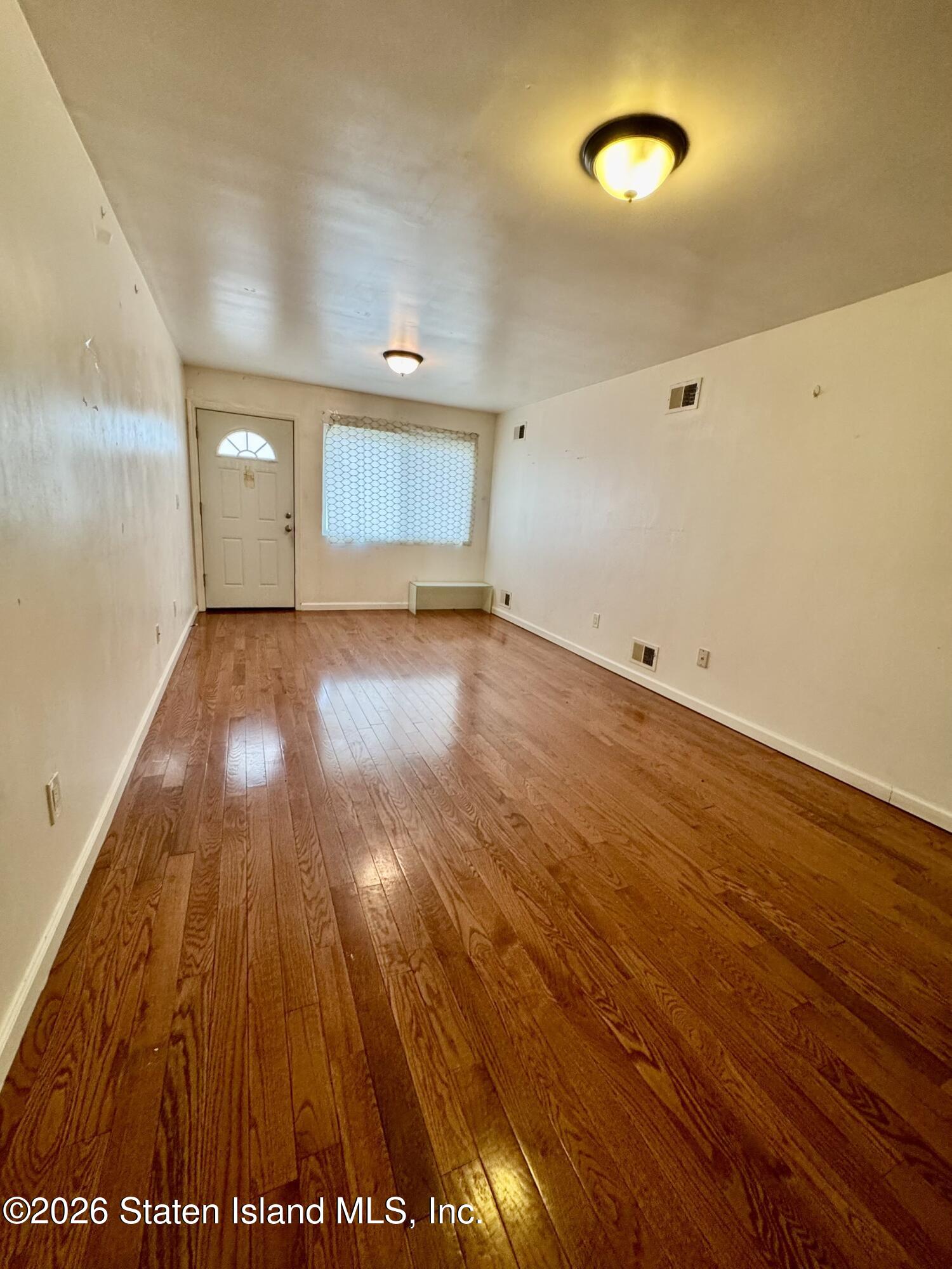 40 Grove Avenue Image 4