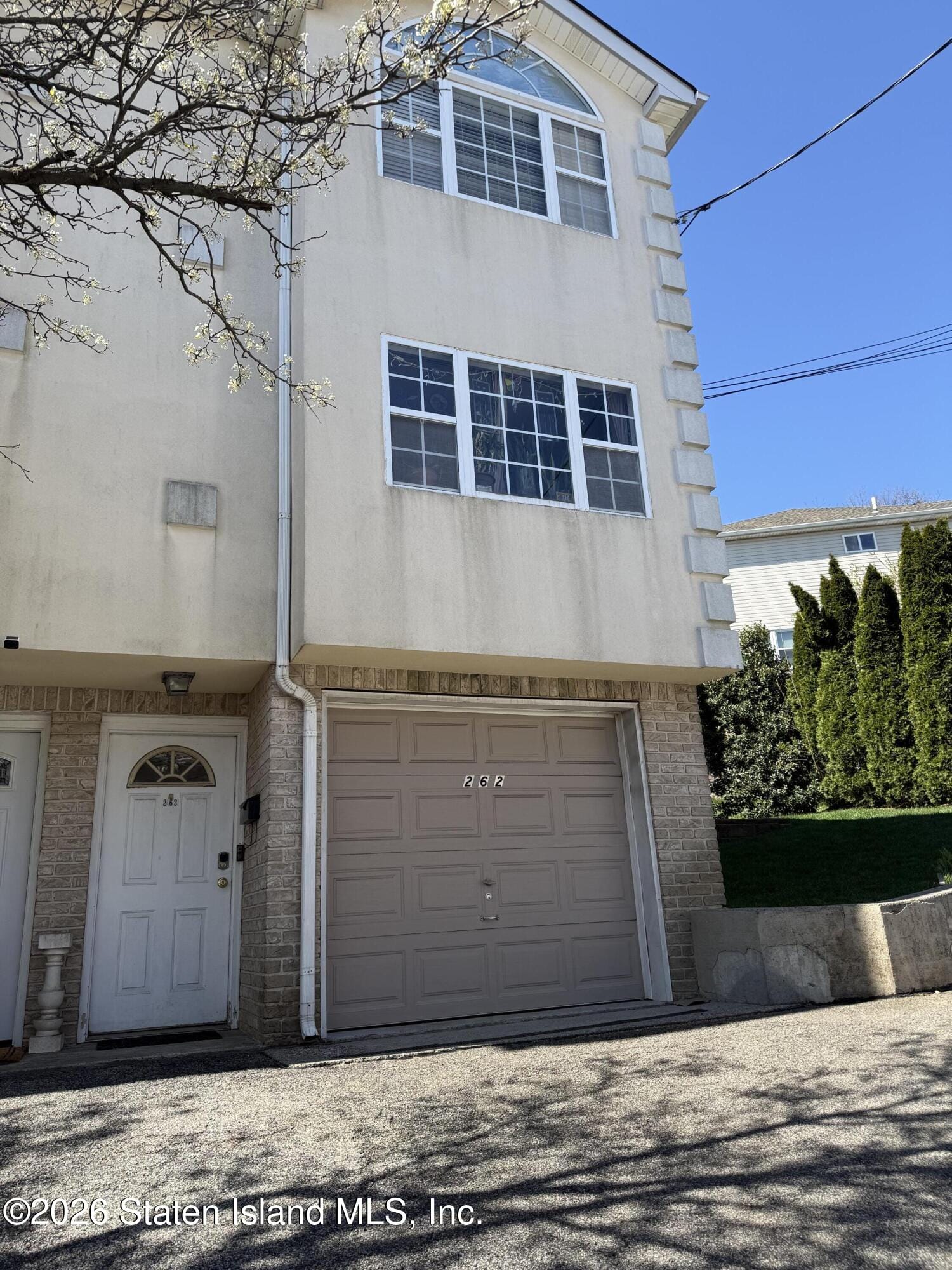 262 Ward Avenue Image 3