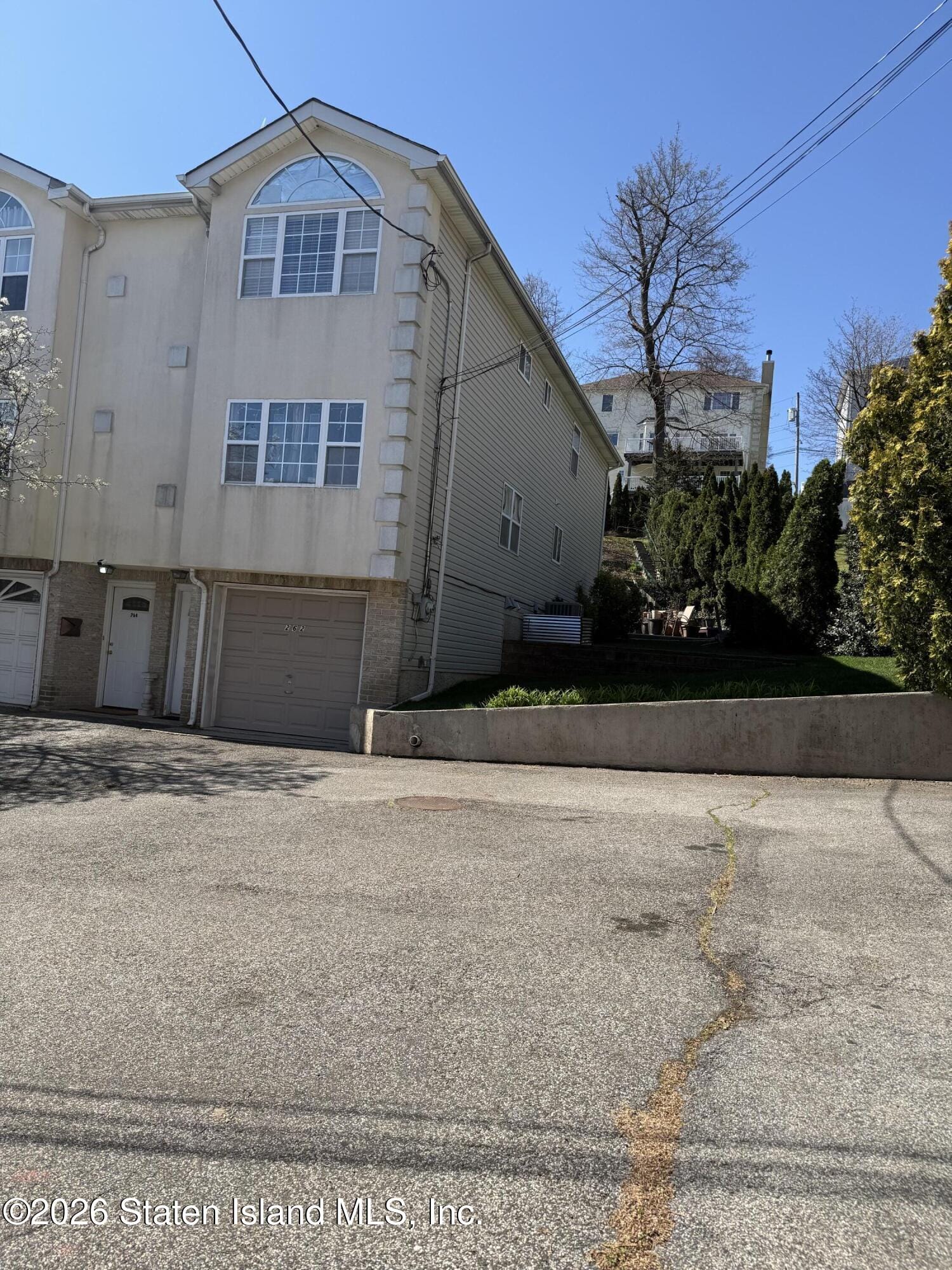 262 Ward Avenue Image 2