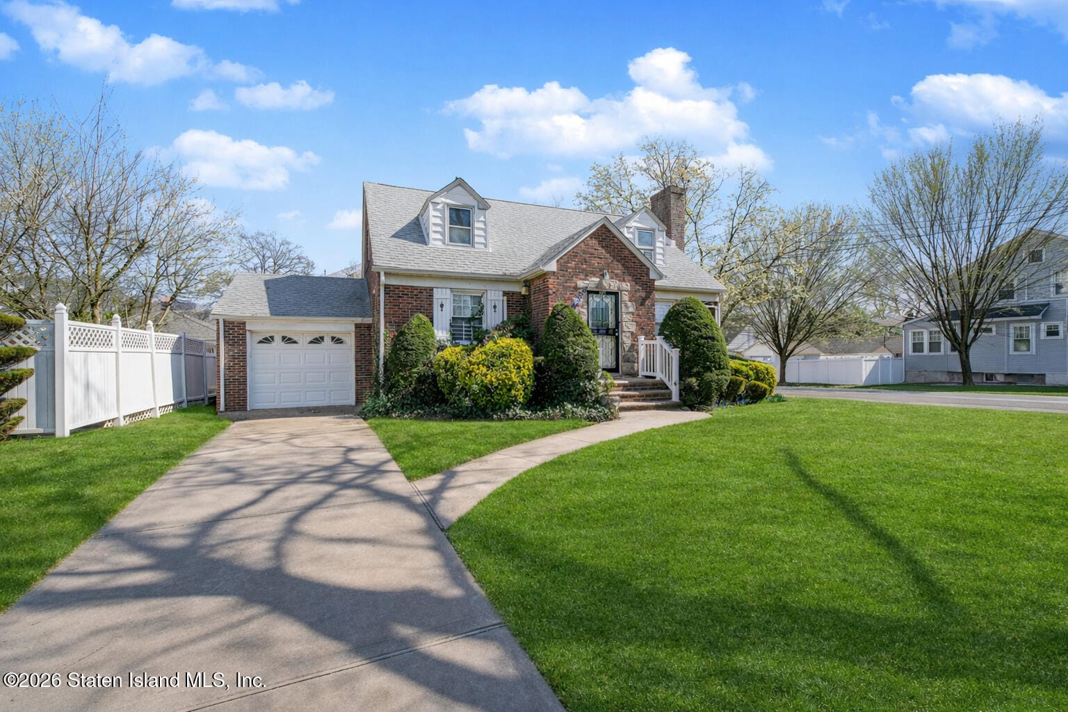 72 10 Street Image 3