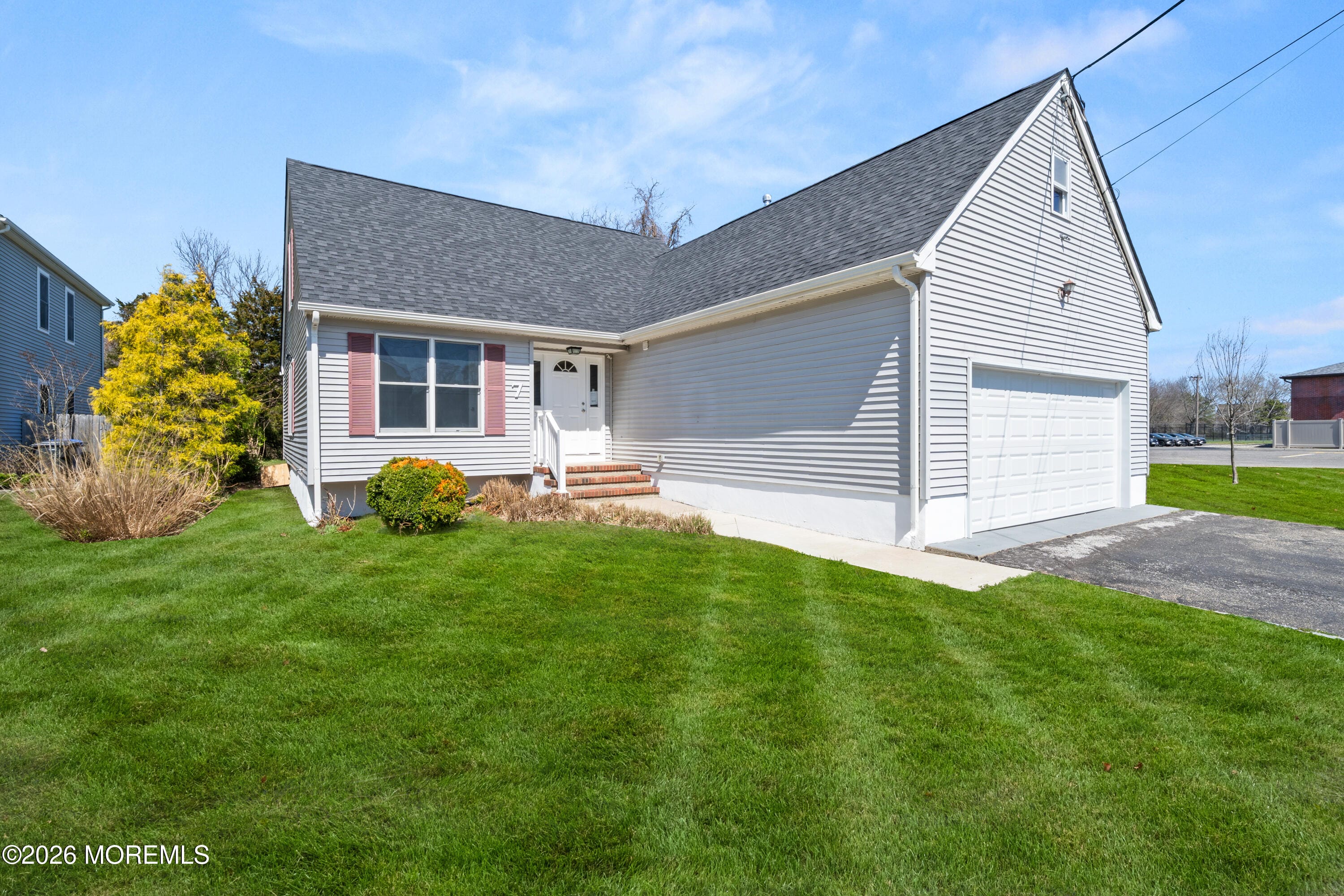 7 Lake Avenue Image 2