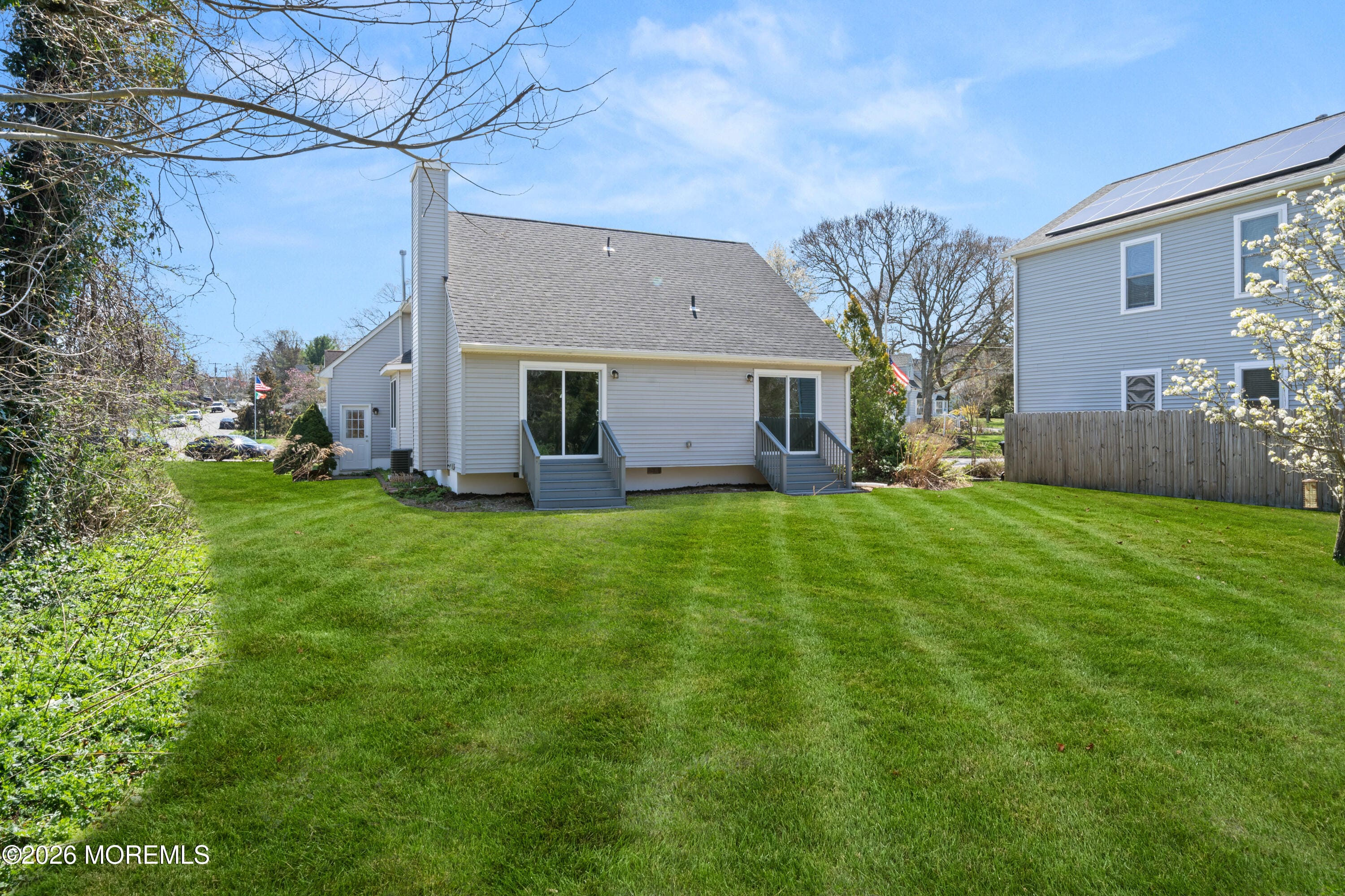 7 Lake Avenue Image 4