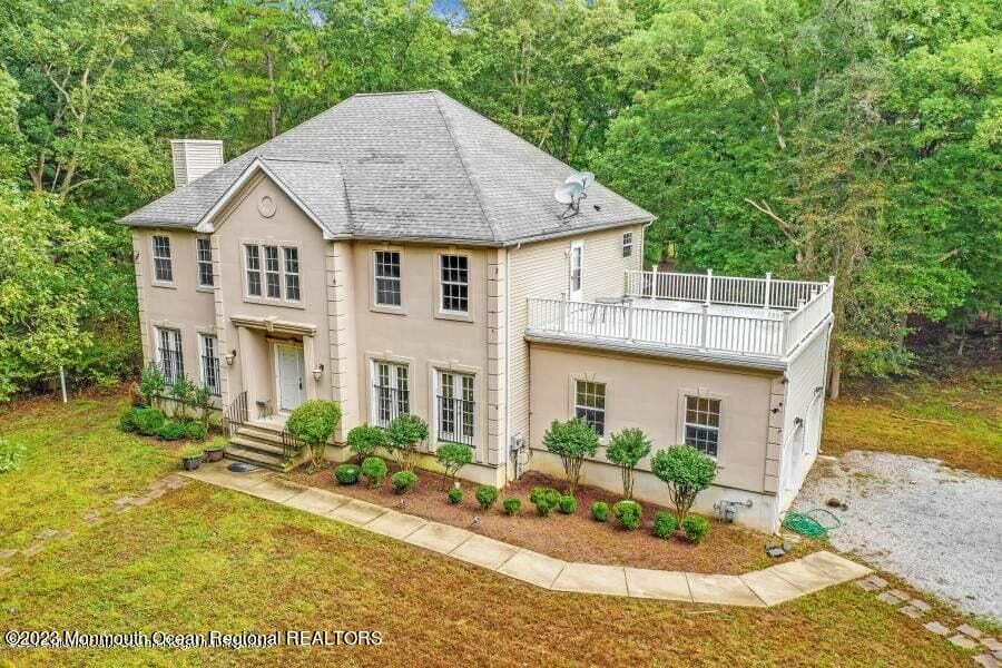 2557 Huckleberry Road Image 2