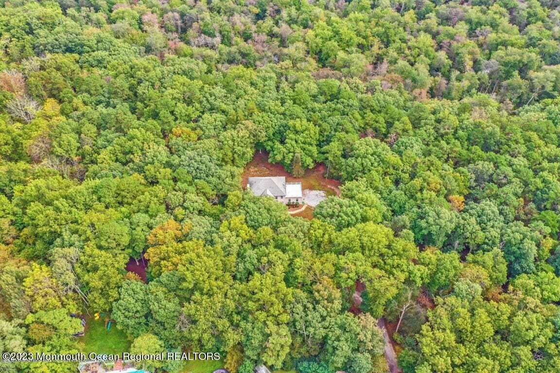 2557 Huckleberry Road Image 5