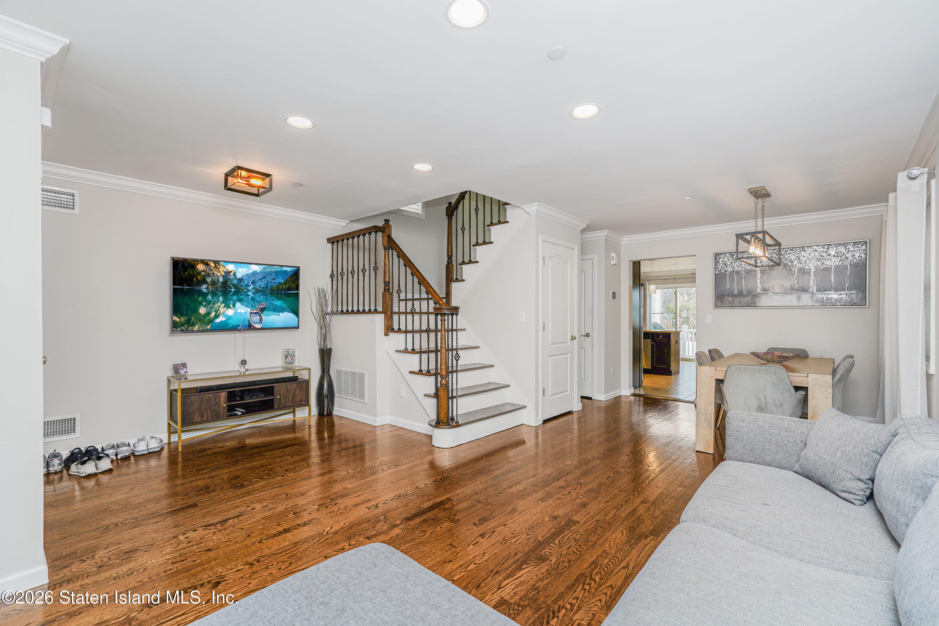 135 Roswell Avenue Image 4