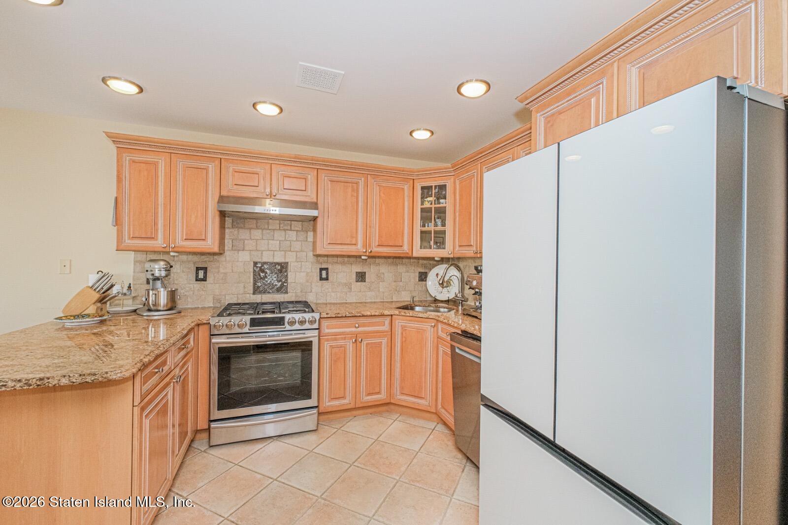 115 Covington Circle, Staten Island, NY, 10312 image 12